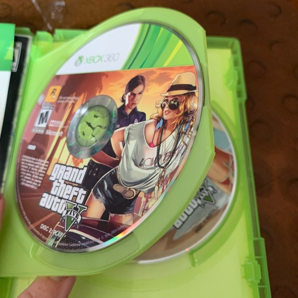 Grand Theft Auto V 5 Xbox game - Picture 2 of 6